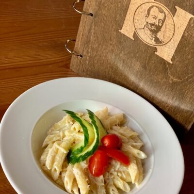 Juustupasta + kaasa mänguasi